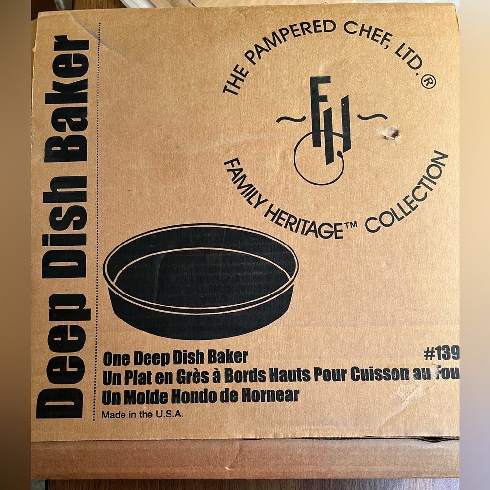 The Pampered Chef Family Heritage Deep Dish Baker - Tan